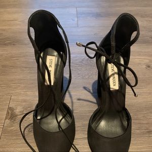 Steve Madden Pointed Toe Pumps Pampered Ankle Wrap